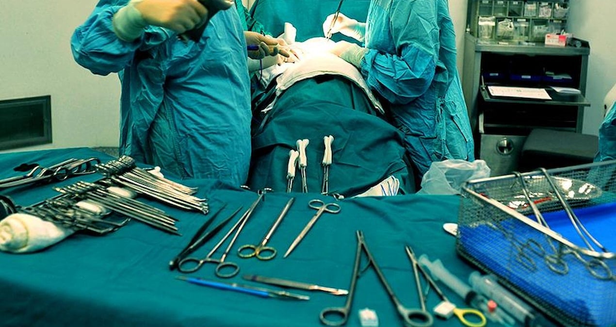 ameliyat sirasinda hastayi birakip iliskiye girdiler hastanede skandal olay MRcaBij4