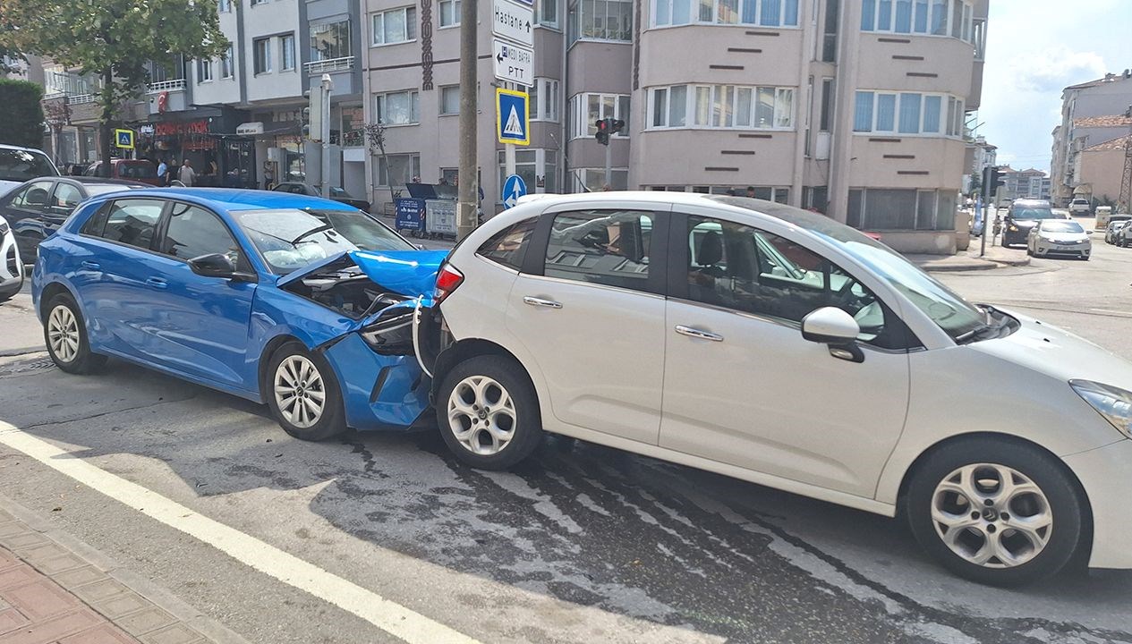 bosanmak isteyen esini aracina carparak yaraladi dvrVs1jj