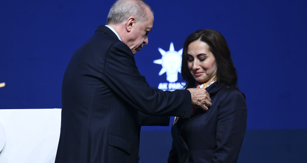 cercioglunu ilk yazan gazeteciden yeni iddia 8 chpli belediye daha akpye geciyor MCIxC6SE