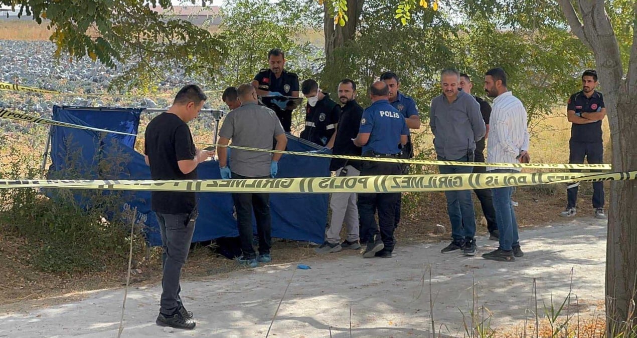 gen adamin cesedi yol kenarinda bulundu 5OstB5CO