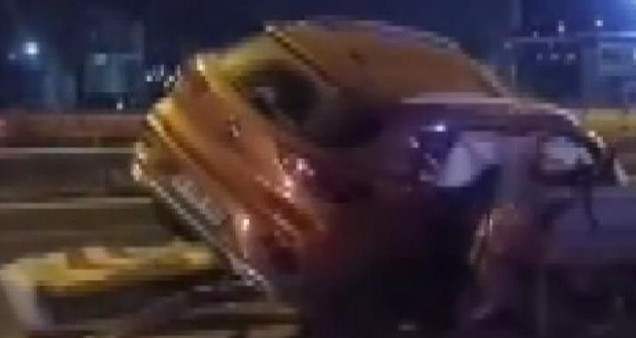 kaza sonrasi arac bu hale geldi 1i agir 3 yarali qihSpmpj