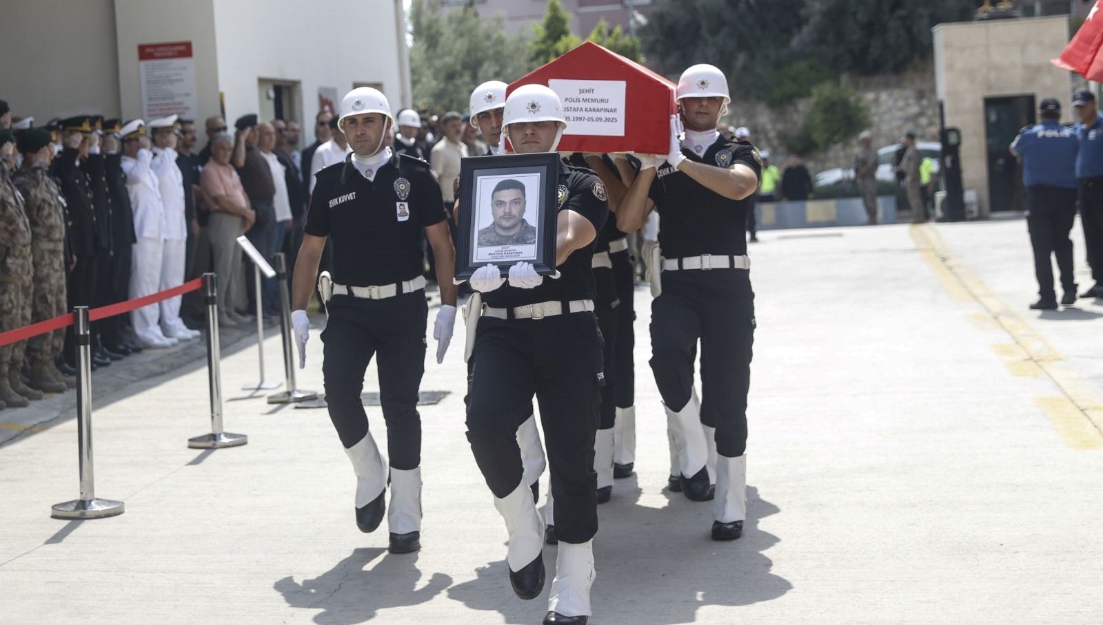 sehit ozel harekat polisine veda AMjLTlfc