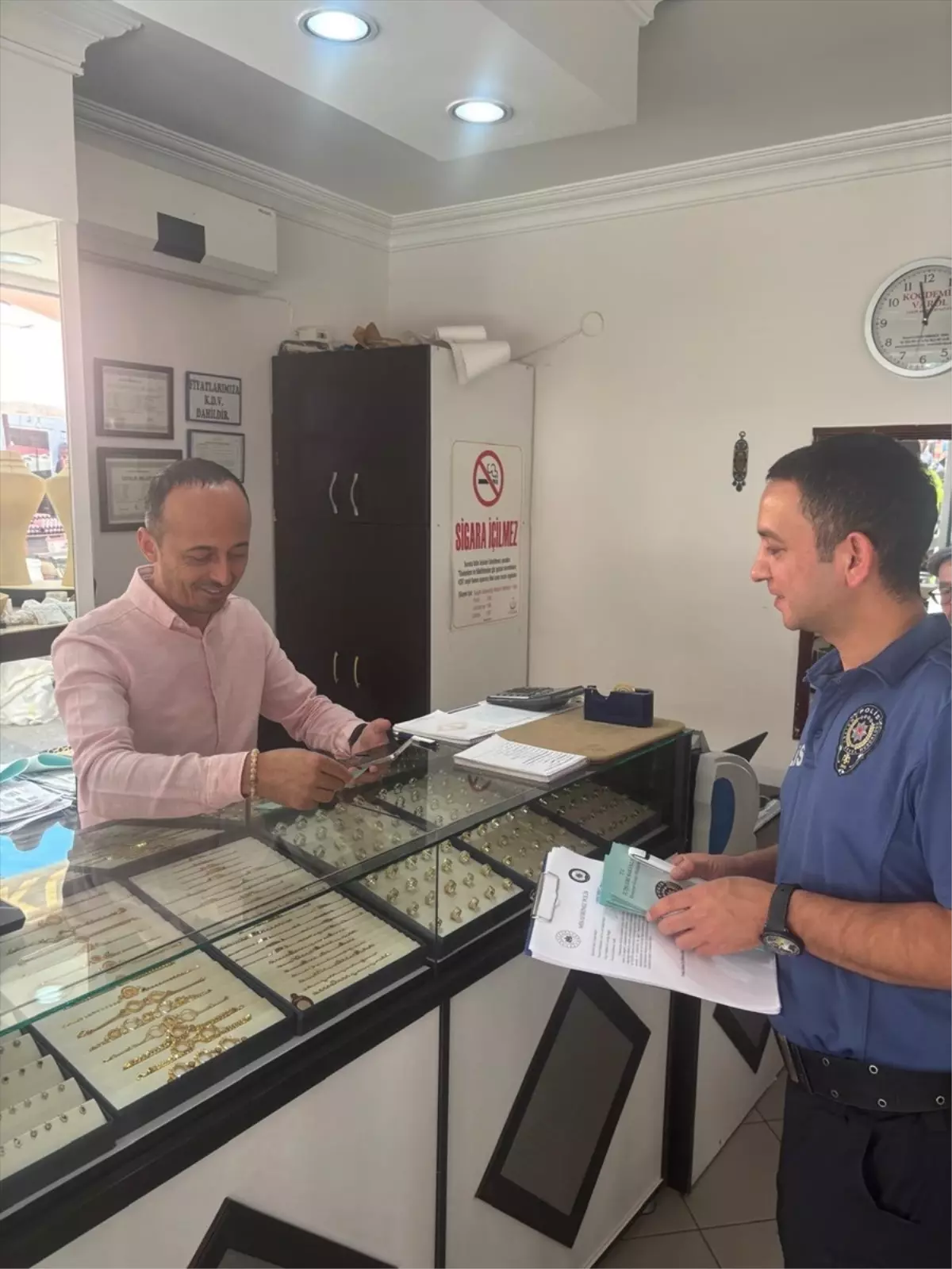 bursada polisi esnaf ve vatandaslarla bilgilendirme calismasi cMY99ByG