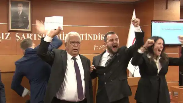 chpden bayrampasa kararina ilk tepkiler belediyeye alenen cokmeye calisiyorlar ELf3Cm7v