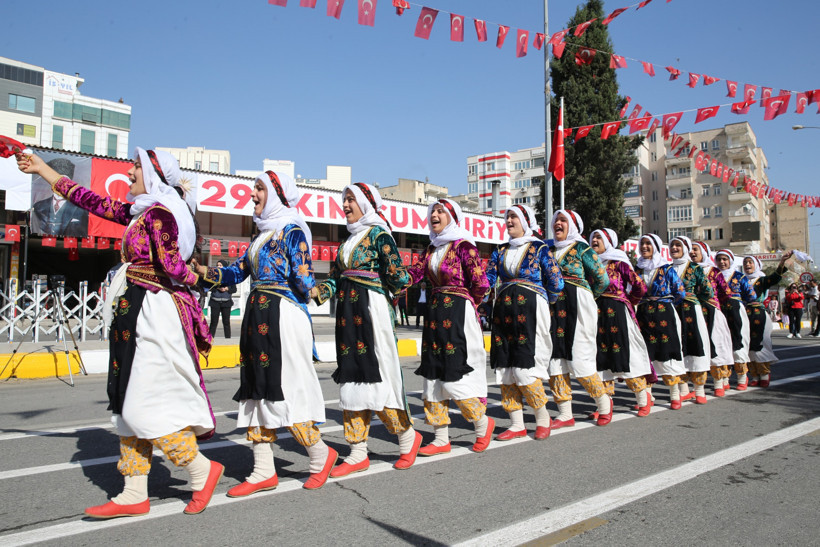 Halk Oyunları Gösterisi