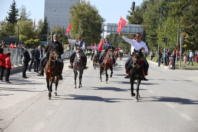 Türk Bayrağıyla Tur