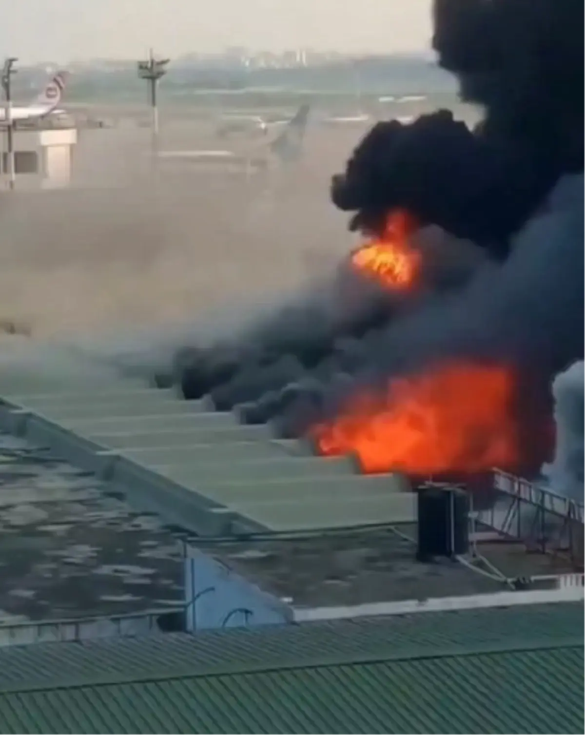 dakka havalimaninda yangin lwtJR9xr.jpg