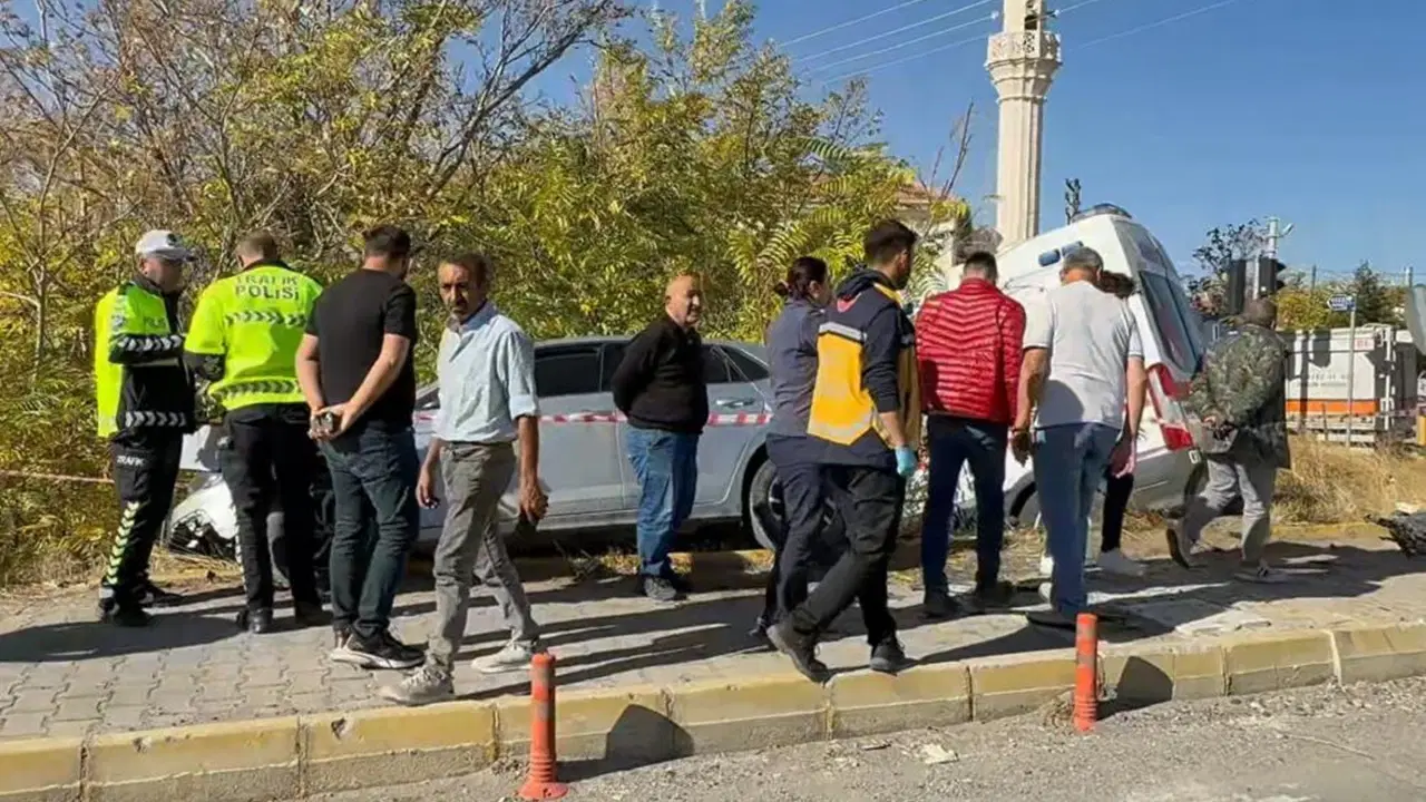 doktorun araci ile hasta tasiyan ambulans carpisti 1i doktor 7 yarali e18jcY7S.jpg