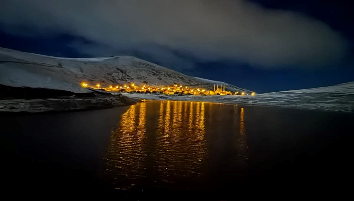 gumushanenin yuksekleri beyaza burundu tIa3RABC