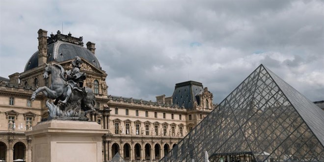 louvre muzesinde soygun panigi muze ziyaretcilere kapatildi XeCV6Ye1.jpg