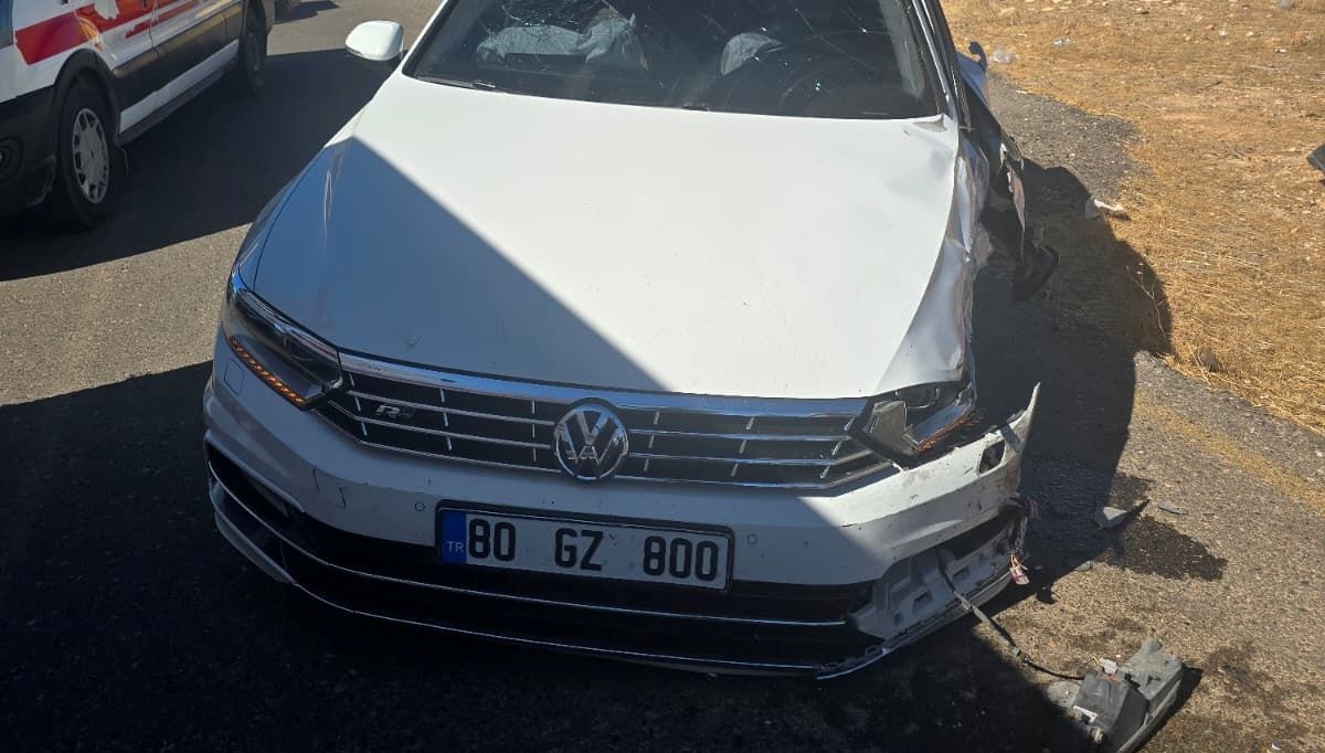 sirnakta kamyonet ve otomobilin carpistigi kazada 8 kisi yaralandi 5VV9Pp1E