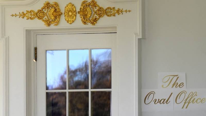 abd tarihinin en uzun huk met kapanmasini yasiyor trump oval ofise altindan tabela hazirlatiyor DnZzRCeL.jpg