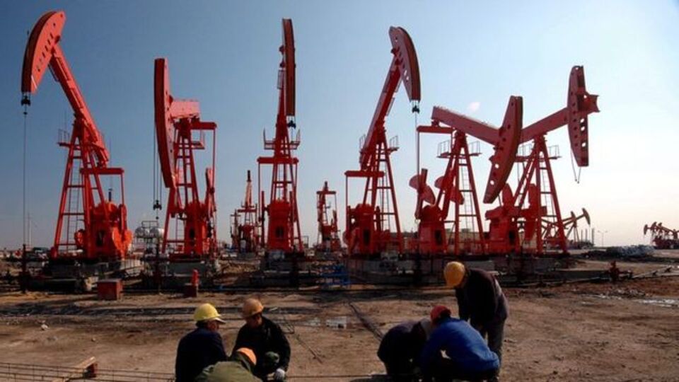 petrol artan arz endiseleriyle dususte JG5DCbQF.jpg