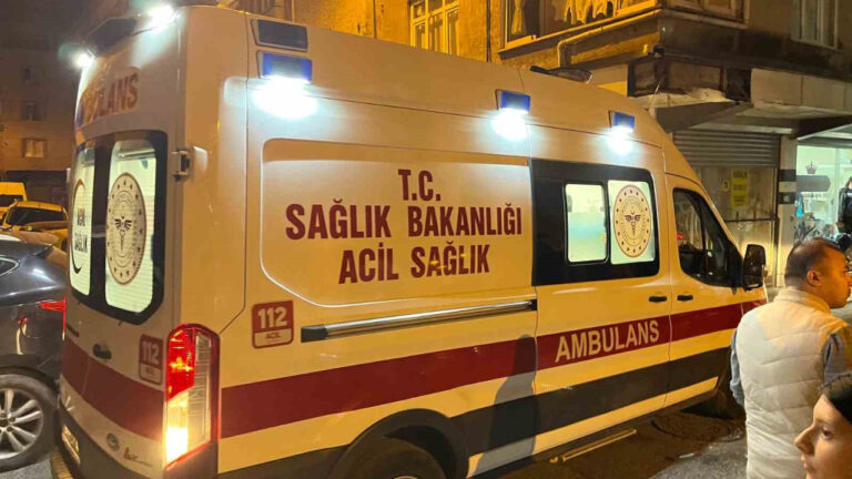 polis-ekiplerinden-kacmaya-calisan-motosikletli-sahislar-kaza-yapti-hzW9XCB9