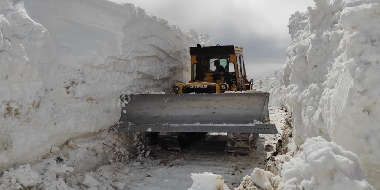 Şırnak’ta Karla Mücadele: 5 Metrelik Engeller Aşıldı