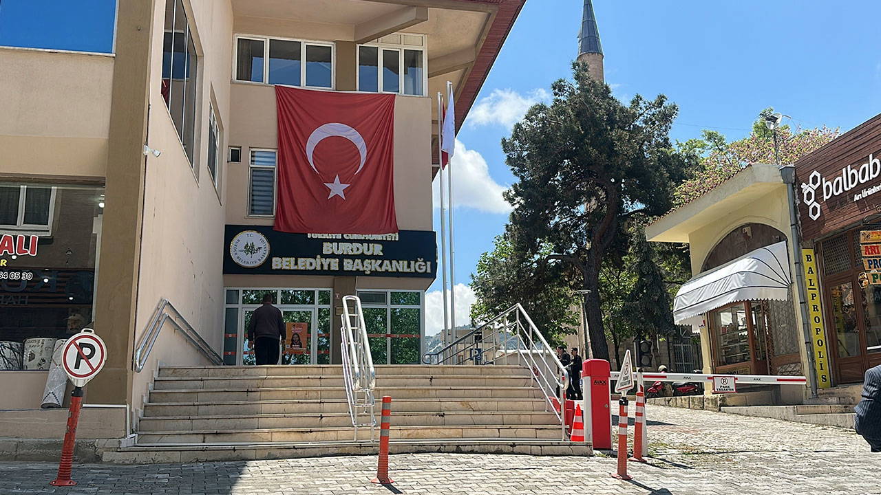 burdur-belediyesi-hakkinda-iddianame-belediye-baskani-ali-orkun-ercengiz-ve-50-kisiye-hapis-istendi-ET8NakDC