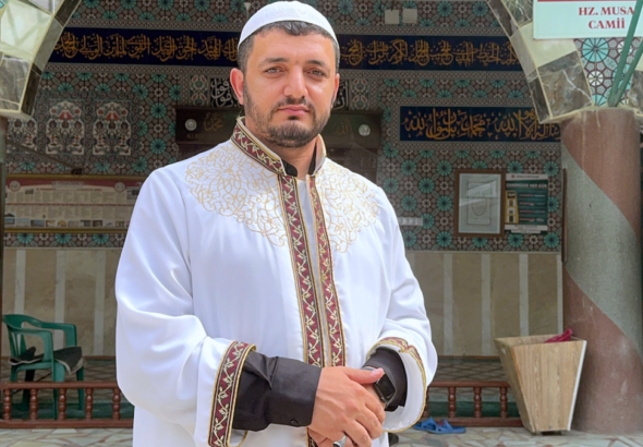 camide-kalp-krizi-gecirdi-imamin-kalp-masajiyla-hayata-dondu-QpQS5uzr