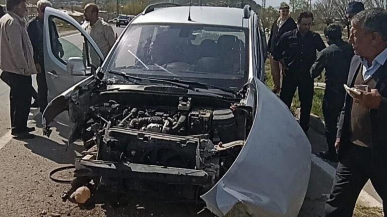 van-gevasta-korkutan-kaza-kamyonet-aydinlatma-diregine-carpti-4-yarali-9vxlFUGX